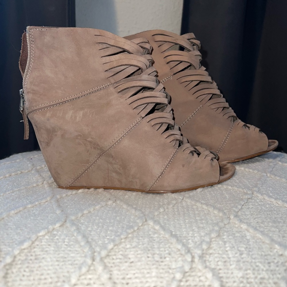 DOLCE VITA - Wedge Open-toe Bootie